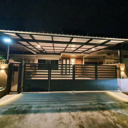 Traveller'S Stay For 10 Pax Ipoh Exterior photo