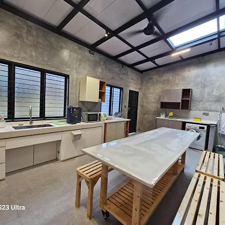 Traveller'S Stay For 10 Pax Ipoh Exterior photo