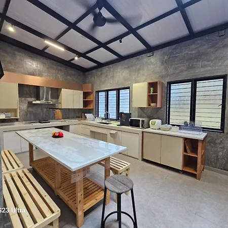 Traveller'S Stay For 10 Pax Ipoh Exterior photo