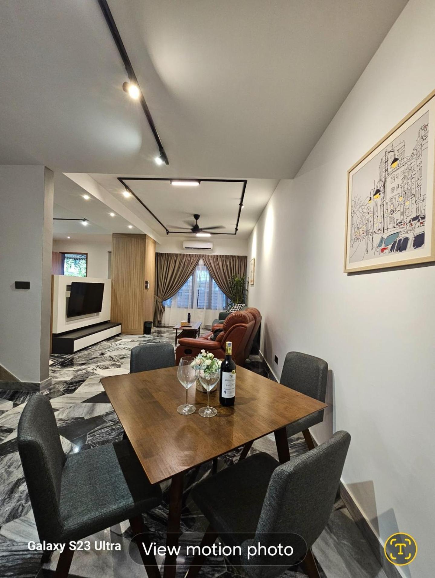 Traveller's For 10 Pax Holiday home *